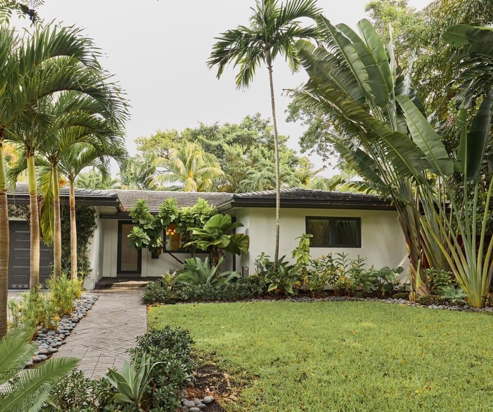 Foto principal - 455 NE 55th St
