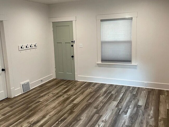 Foto del edificio - 3508 N 59th St