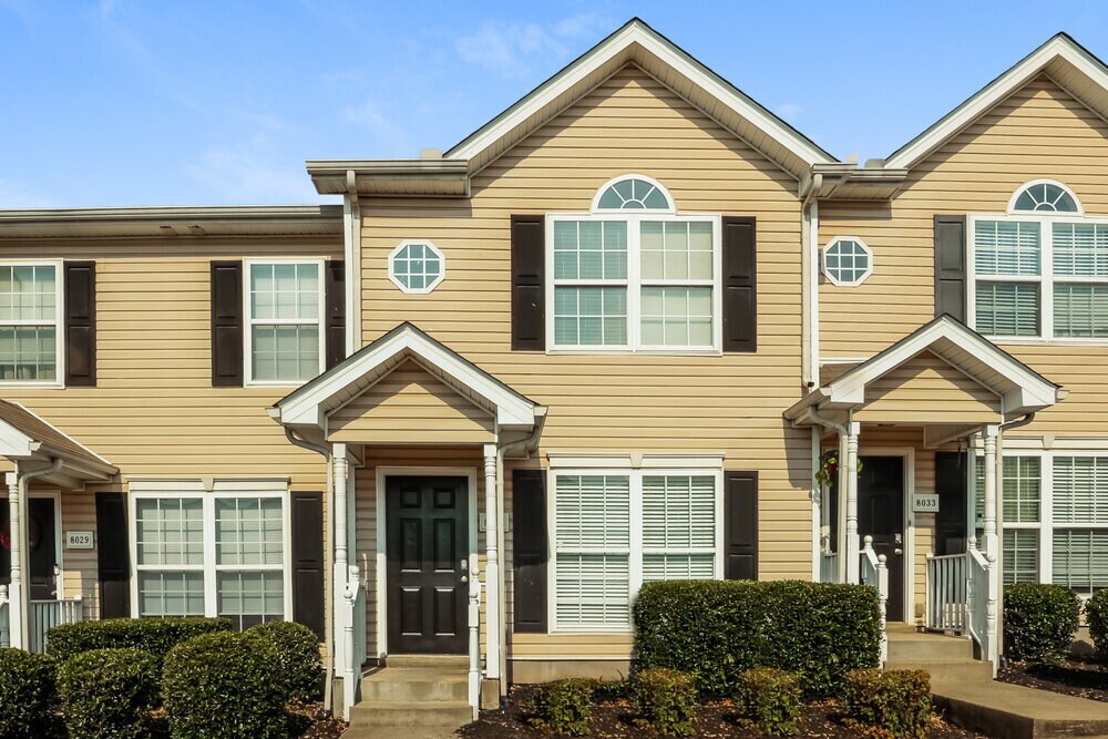 Foto principal - 8031 Logan Dr