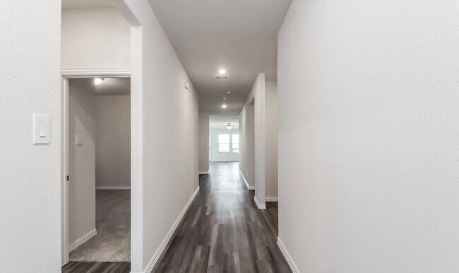 Foto del edificio - 565 E Allen Ave