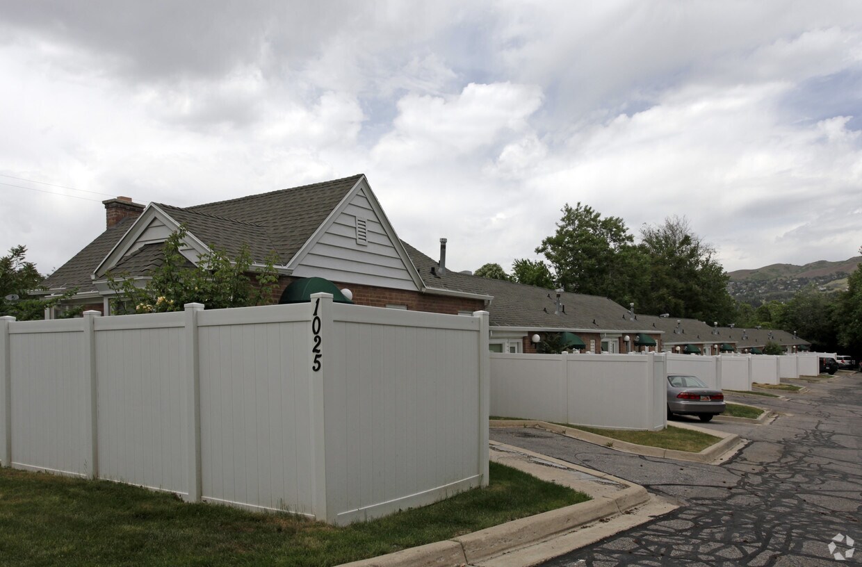 Primary Photo - 1025 E 400 S