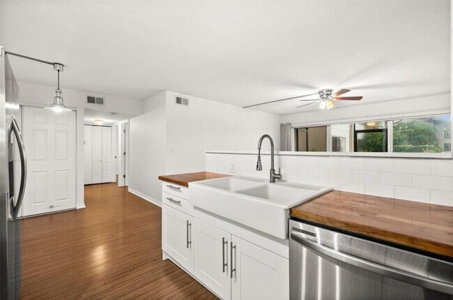 Foto del edificio - 2938 Clark Rd