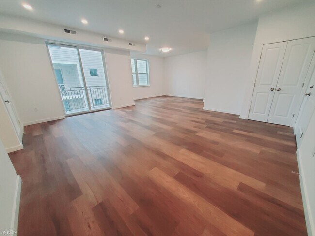Building Photo - 1 br, 1 bath Condo - 912 Hope St Unit 203