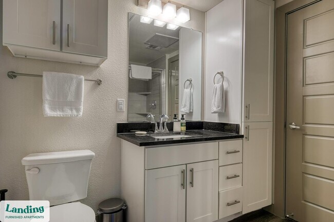 Foto del edificio - 300 Enclave Dr