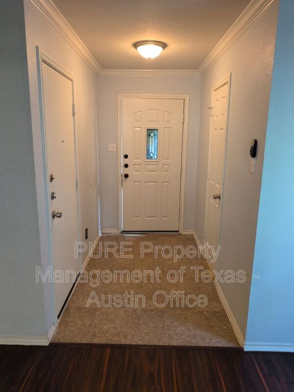 Foto del edificio - 5616 Colinton Ave