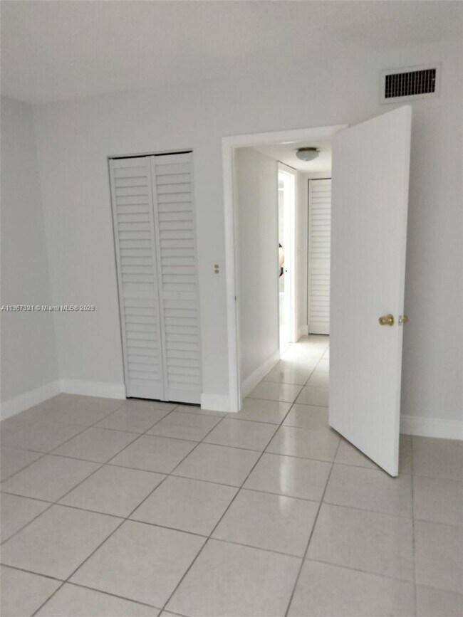 Foto del edificio - 490 NW 20th St