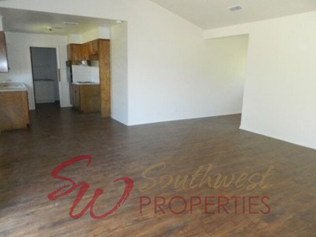 Foto del edificio - Excellent 3 bedroom 1 1/2 bath in great, centrally located neighborhood!