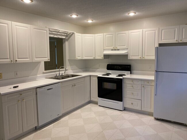 Building Photo - 209 B Ave E