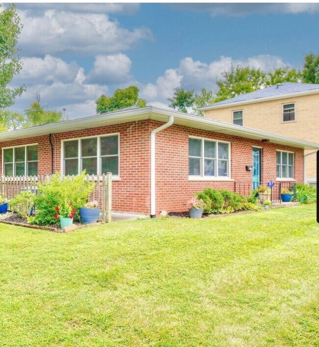 Foto del edificio - 2401 Carlisle Ave