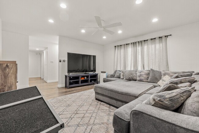 Foto del edificio - 15634 Wharff Ln