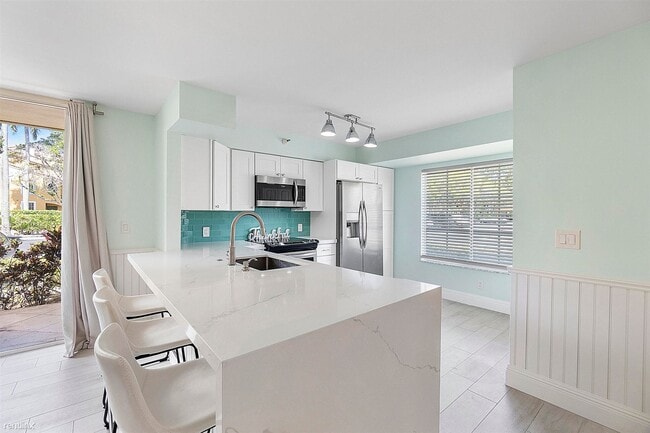 Building Photo - 3 br, 2.5 bath House - 123 Yacht Club Way ...