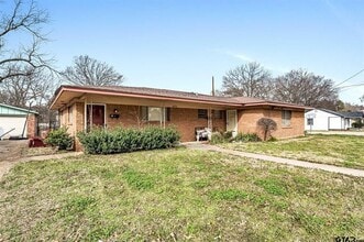 Building Photo - 2622 N Tenneha Ave