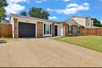 Building Photo - 2308 Foxcroft Ln