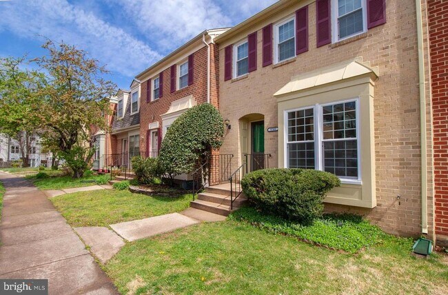 Foto del edificio - 9709 Lakepointe Dr