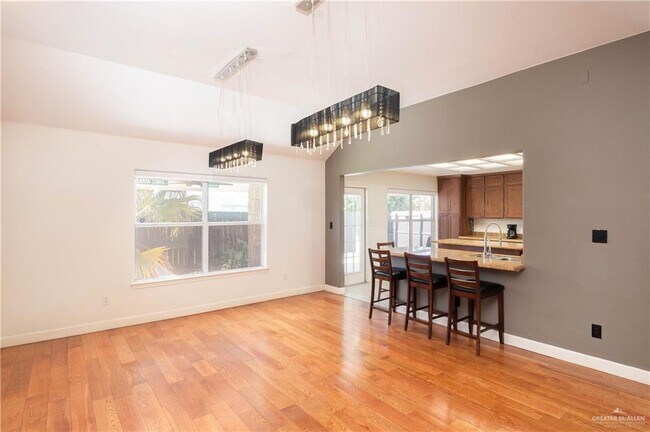 Building Photo - 3502 Santa Inez St