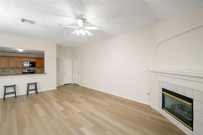 Building Photo - 8051 Bay Branch Dr
