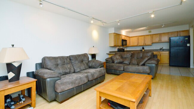 Building Photo - 5854 N Kenmore Ave
