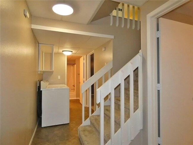 Building Photo - 77 Brook Cir