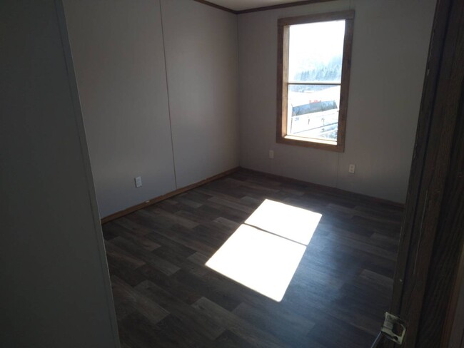 Building Photo - 263 Tree Top Dr