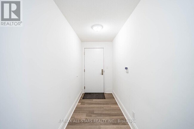 Building Photo - 2015 Sheppard Ave E