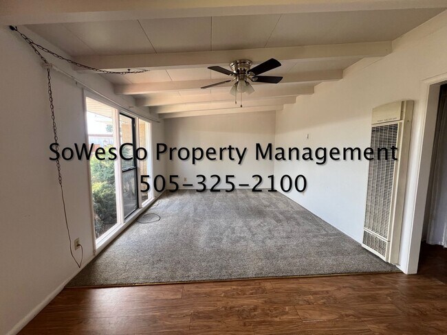 Foto del edificio - 2 Bedroom Home with Fence Back Yard,  Carport & Laundry