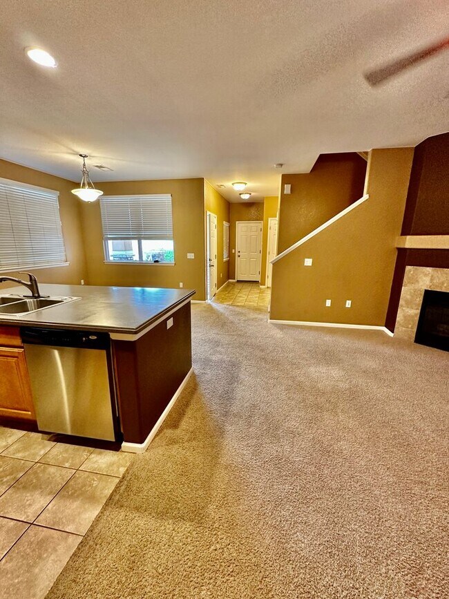 Building Photo - Introducing Your Dream Condo: Luxurious 2 ...