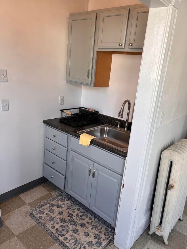 Building Photo - 408 Porter St