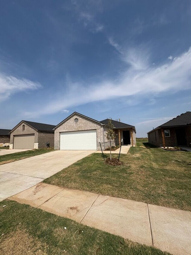 Modern New Construction | Pre-Leasing 3 Bedroom, 2 Bathroom Home in Yukon - Modern New Construction | Pre-Leasing 3 Bedroom, 2 Bathroom Home in Yukon