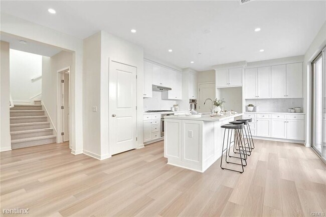 Foto del edificio - 4 br, 4 bath Townhome - 136 Newburry