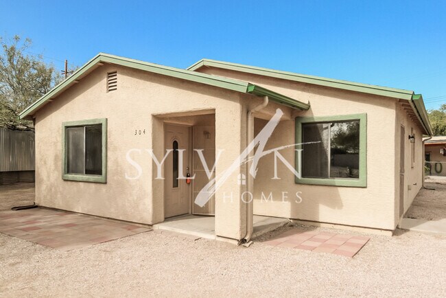 Building Photo - This charming ranch is ready for your pers...