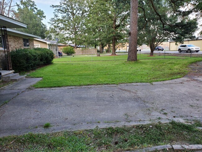 Frontage - 5721 Sulphur Springs Rd