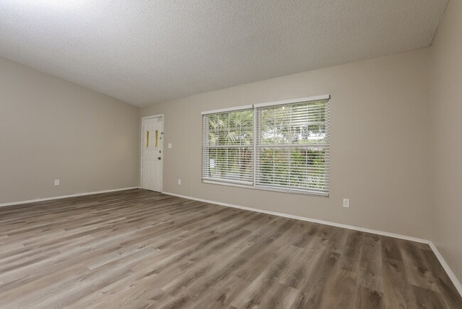 Building Photo - 444 Spinnaker Dr