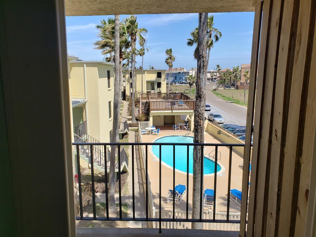 104 E Parade Dr Unit 11, South Padre Island, TX 78597 Condo for Rent
