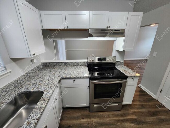 Building Photo - 2800 Pebblebrook Ct