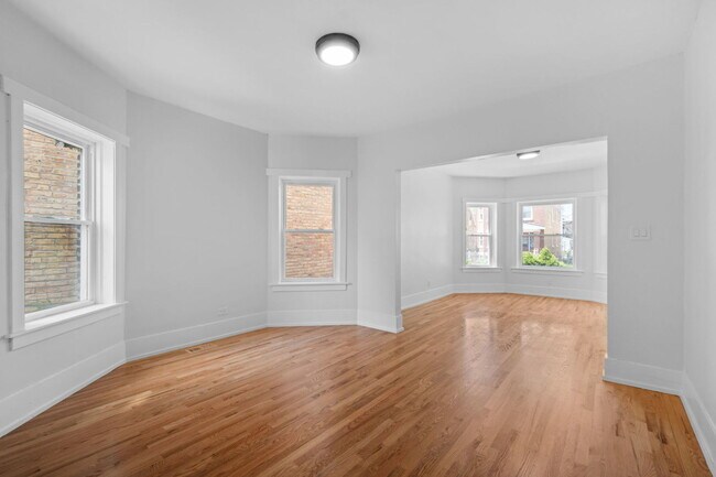 Foto del edificio - 1031 N Drake Ave