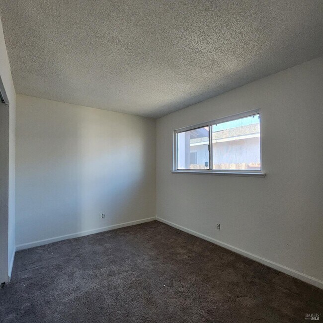 Building Photo - 912 Meadowlark Dr