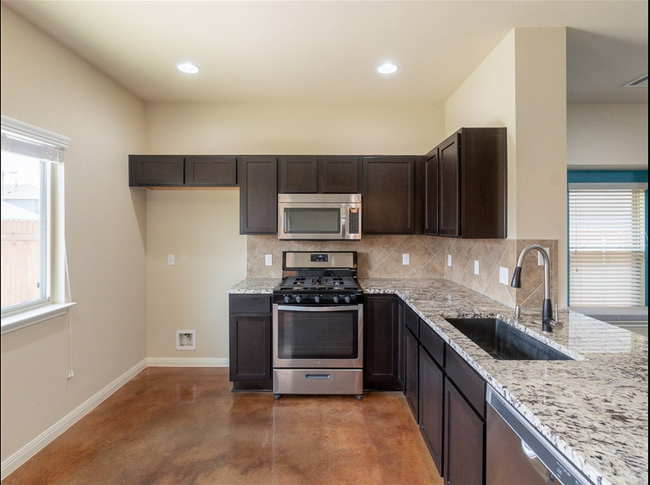 Foto del edificio - Charming 3-Bedroom Home in the Heart of Au...