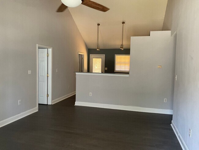 Foto del edificio - 3 Bedroom, 2 Bath Home For Rent In Sherrills Ford