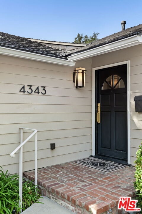 Building Photo - 4343 Noble Ave