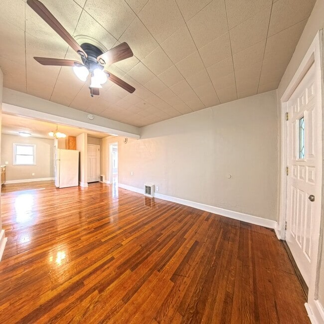 Building Photo - Adorable 3 Bedroom 1 Bath Ranch Style Home