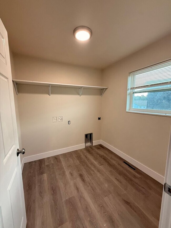 Foto del edificio - Brand New 3 Bedroom Duplex