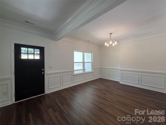 Building Photo - 595 Foxwood Dr SE