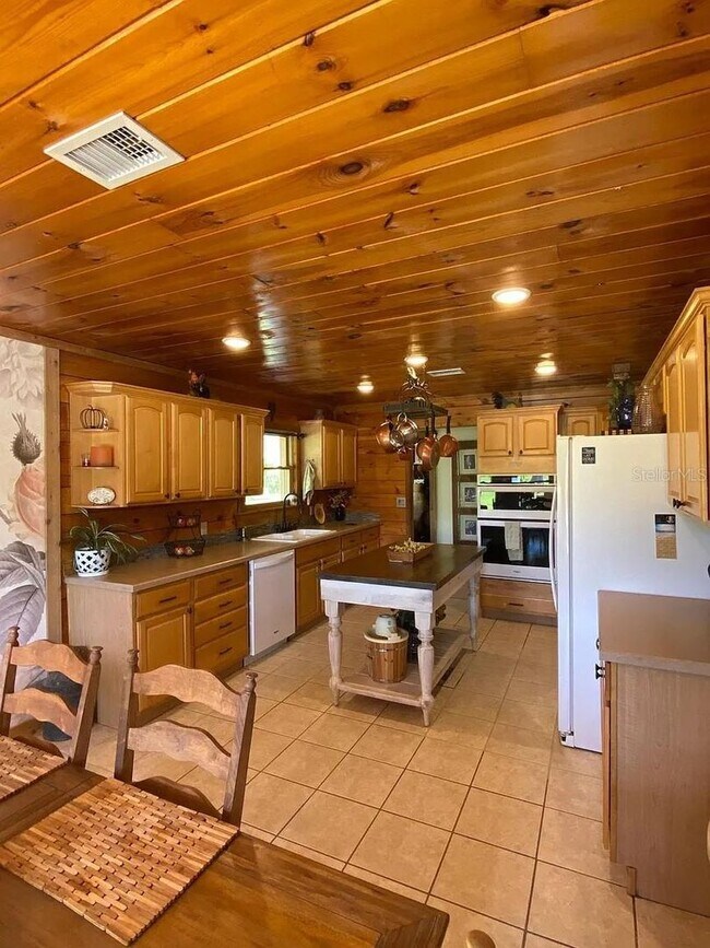 Foto del edificio - 2165 Mullet Lake Park Rd