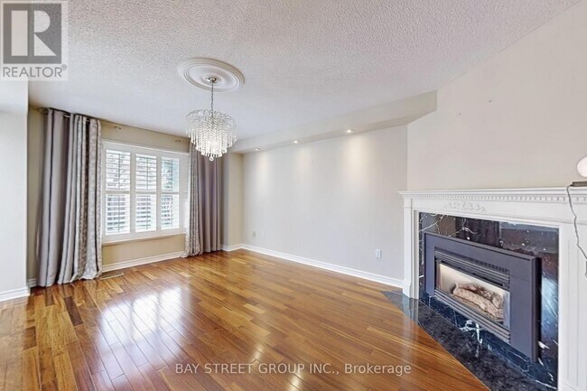 Building Photo - 4598 Willow Creek Dr
