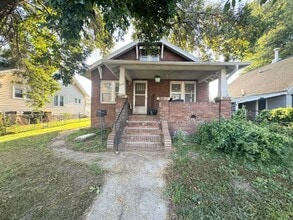Building Photo - 1134 S Linn St