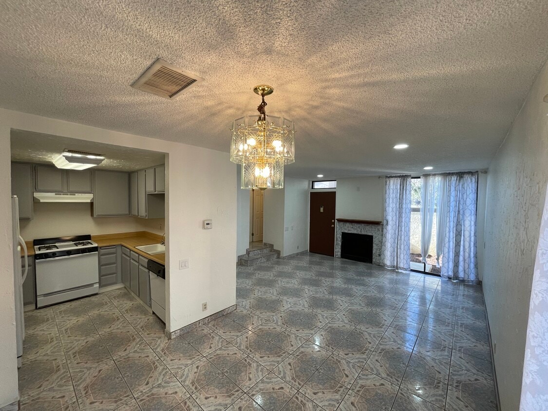 9376 Moonbeam Ave, Los Angeles, CA 91402 Townhome Rentals in Los Angeles CA