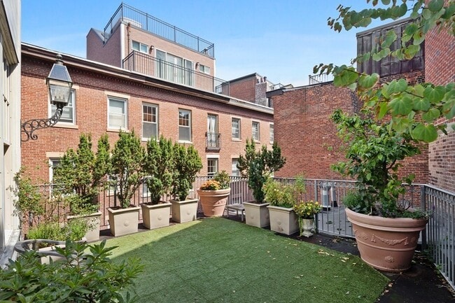 Building Photo - 421 Hanover St