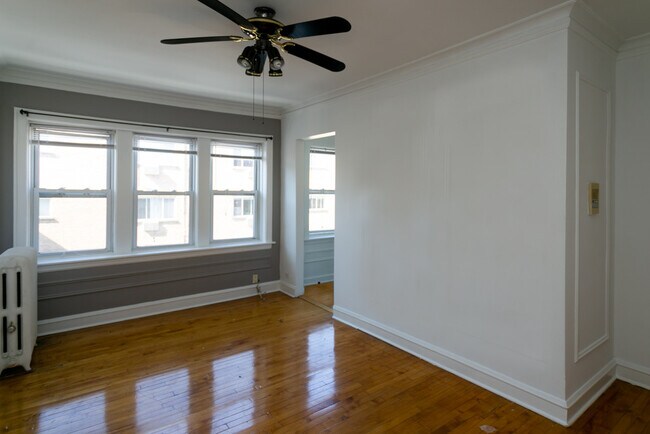 Building Photo - 5516 N Kenmore Ave