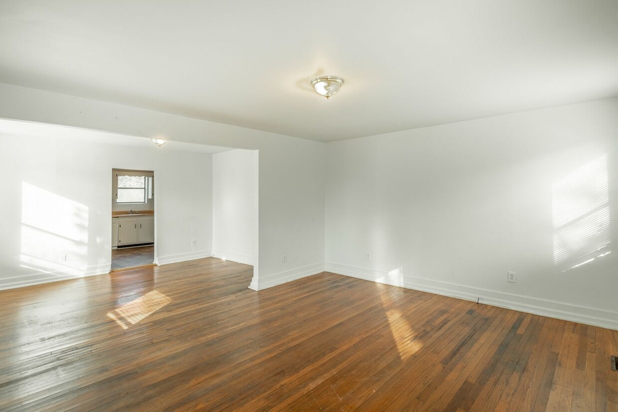 Updated 2 Bedroom Red Bank Home with Porch and Backyard - 2 Bedroom 1 bath house in Red Bank