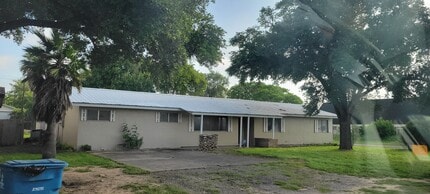 Building Photo - 404 SW 10th St